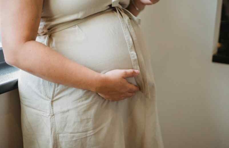 Douleur du côté gauche en bas du ventre pendant la grossesse : que faut-il savoir ? Étape Santé Nantes